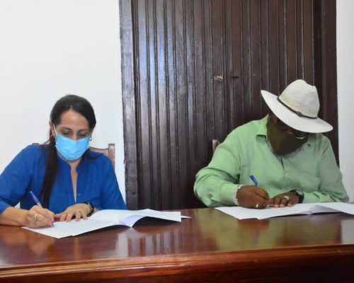Firman Convenio de colaboración la Casa de la Nacionalidad Cubana y la UNEAC en Granma