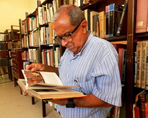 Pondera escritor camagüeyano retos y compromisos a 60 años de la Uneac