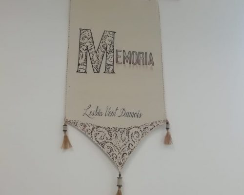 Lesbia teje su tiempo dorado