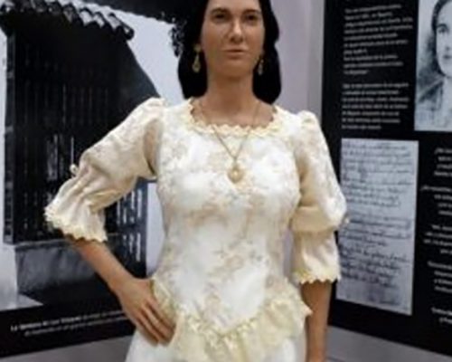 Develan estatua de la patriota Luz Vázquez y Moreno en Museo de Cera de Bayamo