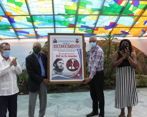 Entrega del Sello Aniversario 60 de la UNEAC en Santiago de Cuba (+Podcast)