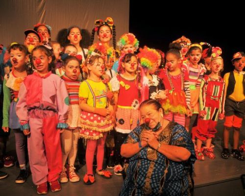 Celebran primera graduación de la Escuela Nacional de Clown