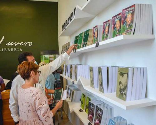 Centro Fidel Castro en Cuba inauguró librería Uvero