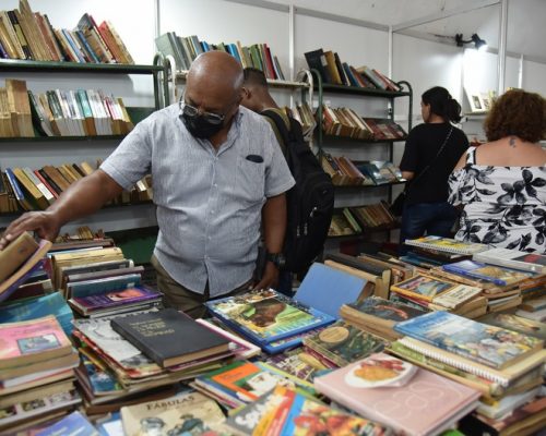 Presente literatura guantanamera en Feria internacional del libro