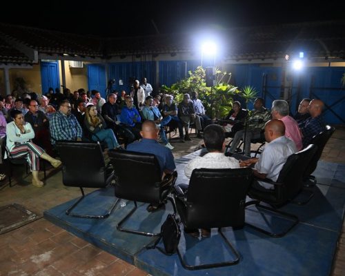 Candidatos a diputados por Santa Clara sostienen encuentro con escritores y artistas