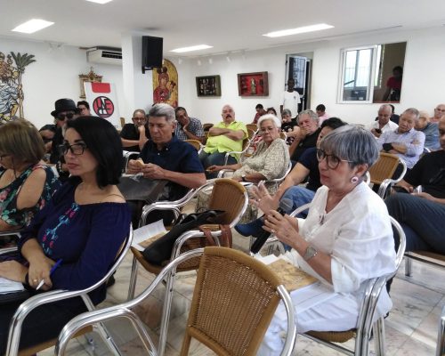 Sesiona Consejo Nacional de la UNEAC con los miembros de la Asociación de Artistas de la Plástica