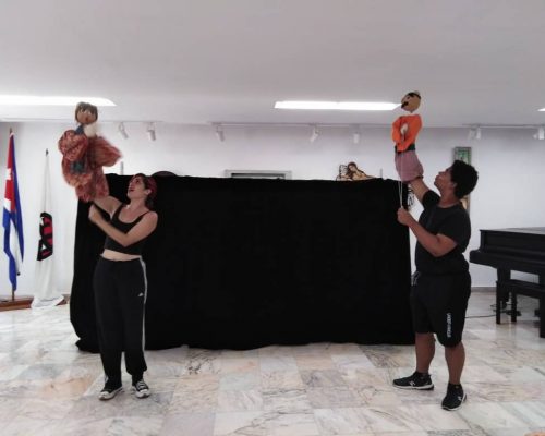 Bajo la luz de EnseñArte: Una mirada al arte titiritero