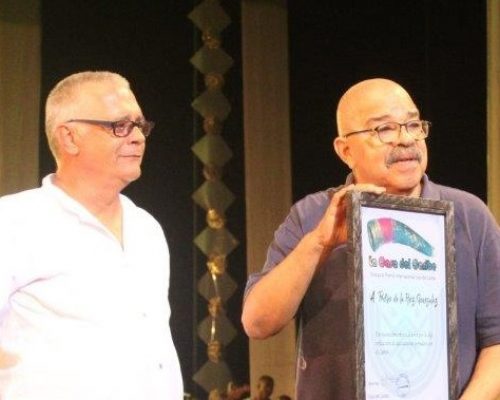Recibe Pedro de la Hoz el Premio Internacional Casa del Caribe