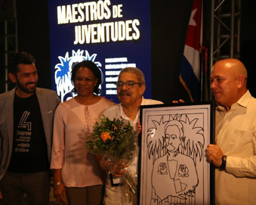Otorgan premio Maestro de Juventudes a seis creadores cubanos