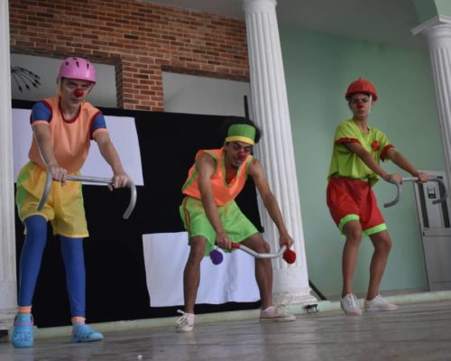 Clowns, juegos y dibujos en la comunidad habanera La Corbata para celebrar el Día Mundial de la Infancia