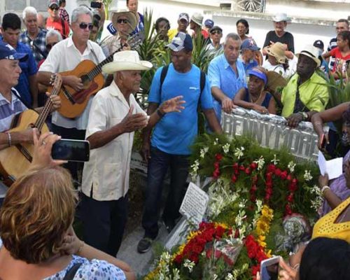 Rinden tributo a Benny Moré por el aniversario 61 de su deceso