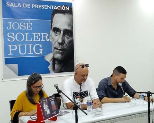 Presentan libro de Carlos Esquivel en Santiago de Cuba