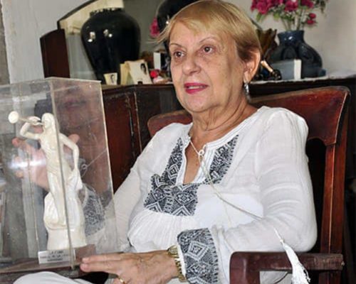 Ana a la luz de los libros