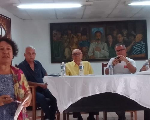 Narran novela de López Sacha en la sala Caracol del Comité tunero de la UNEAC