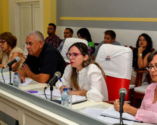 Abordan artistas en Holguín importancia del trabajo comunitario