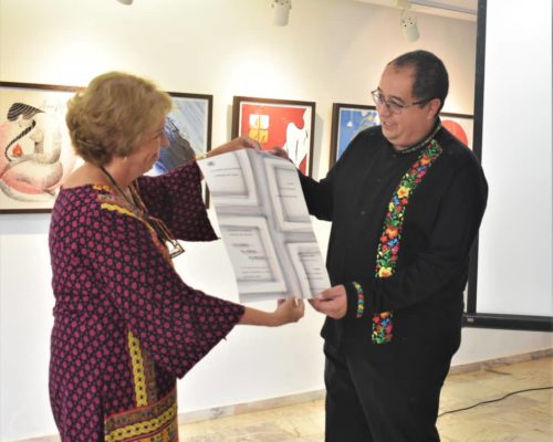 Entrega UNEAC Premio Internacional Harold Gramatges a director de orquesta mexicano Guillermo Villarreal