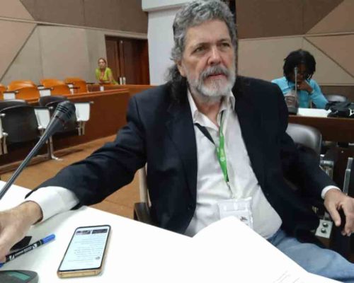 Dialogan intelectuales cubanos sobre colonización cultural