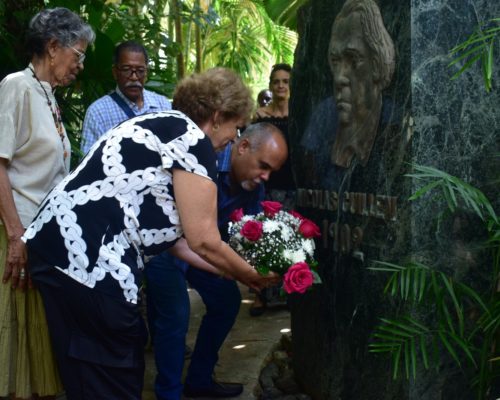 Rinden homenaje a Nicolás Guillén en la UNEAC a 35 años de su partida física