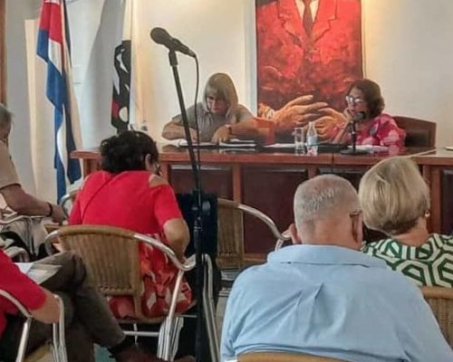 Debate la presidencia de la UNEAC sobre la importancia de la Comunicación para la defensa de la cultura e identidad nacional