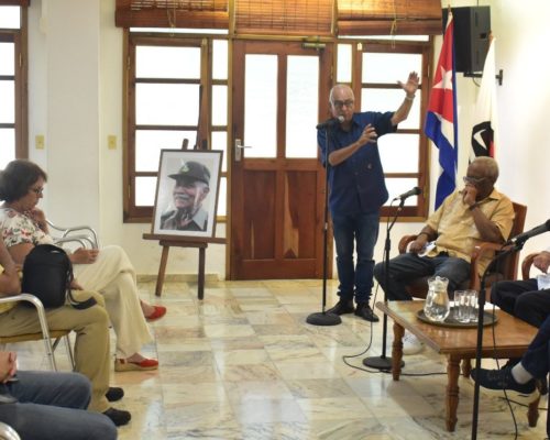 Homenaje al Comandante Juan Almeida en la sede nacional de la UNEAC