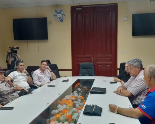 Intercambian autoridades camagüeyanas con delegación del X Congreso de la UNEAC