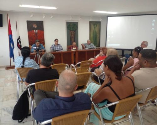 Sobre Cuba y Estados Unidos dialogaron politólogos, ensayistas y académicos en la UNEAC