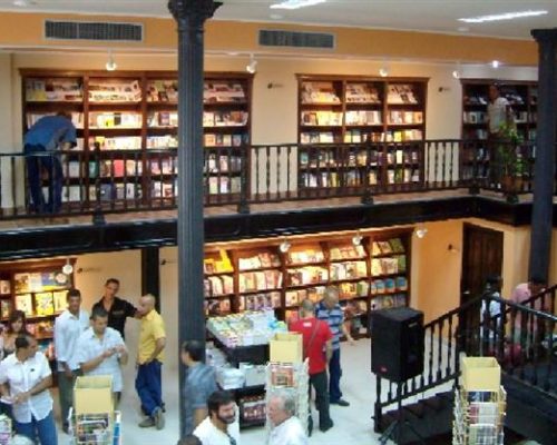 Hemos mantenido un intercambio permanente con nuestros creadores