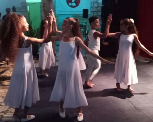 Pineros de Corazón tributa a las artes escénicas