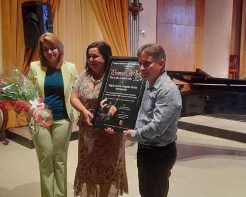 Premio White reconoce consagración de María de los Ángeles Horta